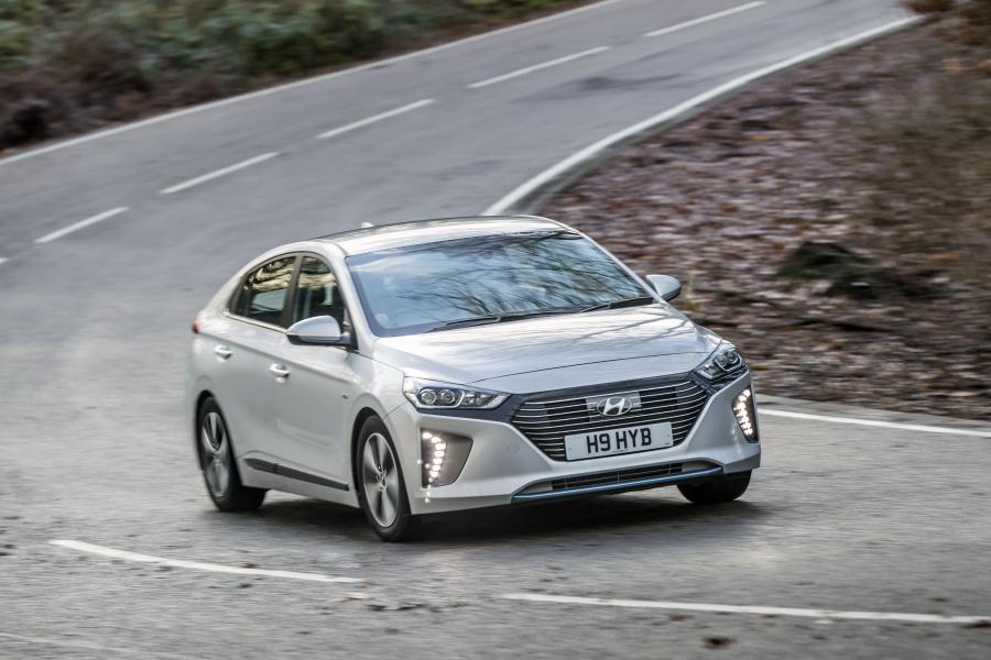  Hyundai IONIQ plug-in hybrid (AE) 2017 года  (UK) (фото 33 из 34)